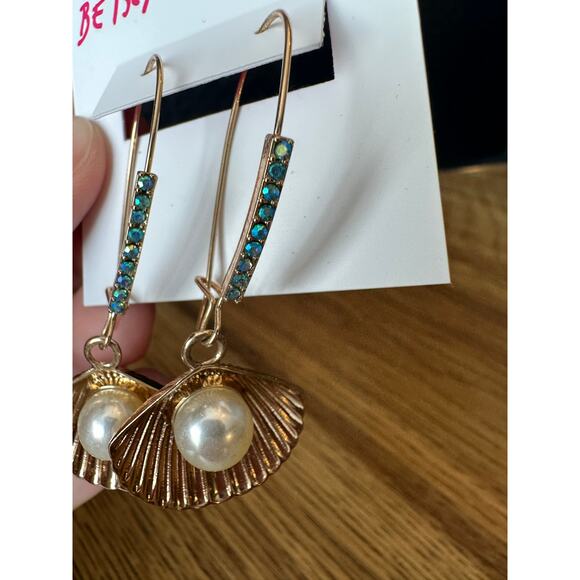 NWT Betsey Johnson Seashell Drop Earrings - Picture 3 of 4